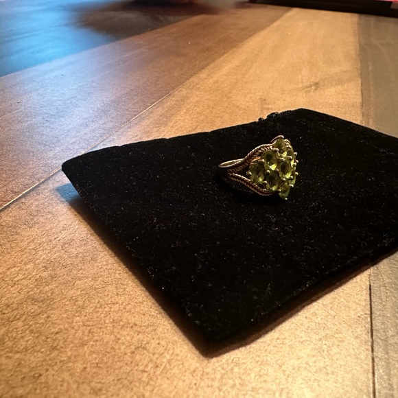 14kt Gold Cluster Peridot Ring Sz.8 - Picture 5 of 5